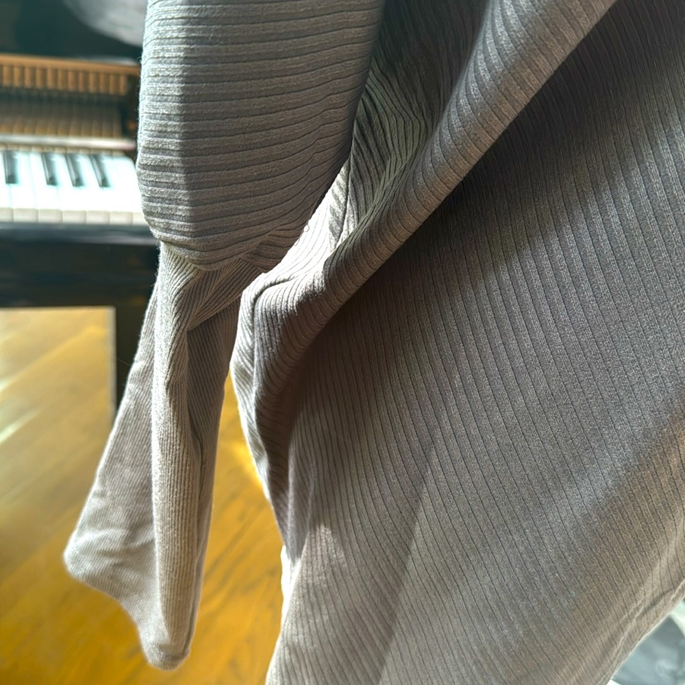 Gray Women's Top L - Picture 2 of 4